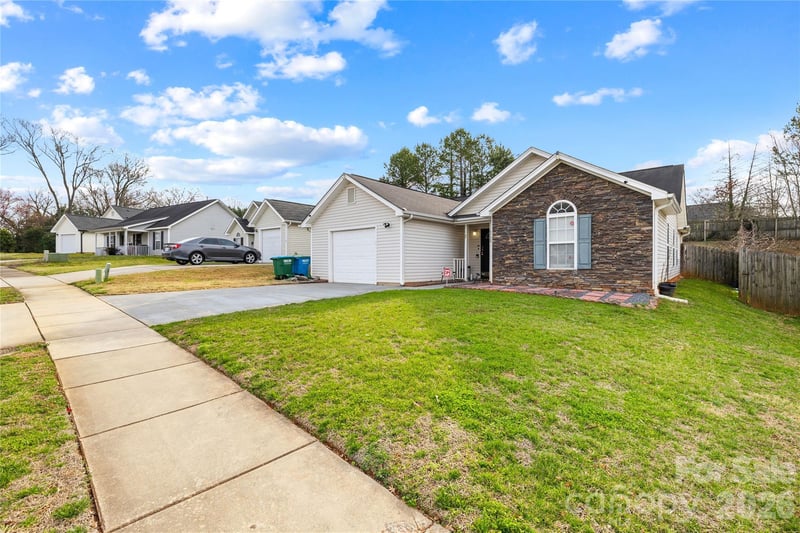 3720 Maggie Laney Dr, Charlotte, NC 28216