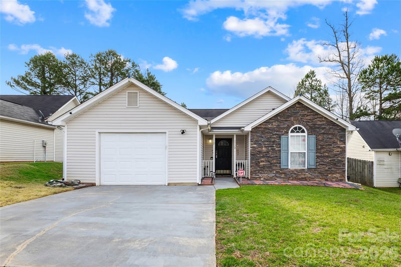 3720 Maggie Laney Dr, Charlotte, NC 28216