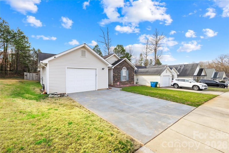 3720 Maggie Laney Dr, Charlotte, NC 28216