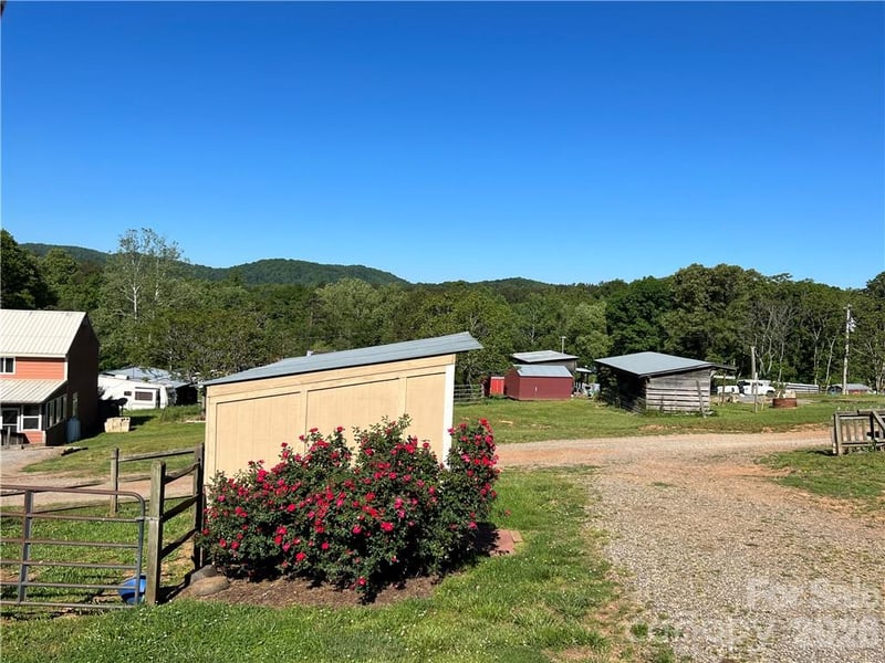 105 Filly Trl, Love Valley, NC 28625