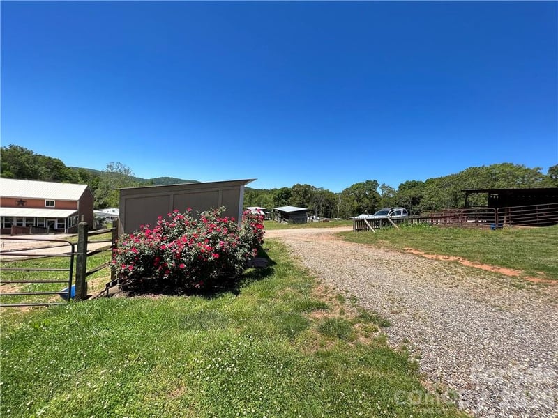 105 Filly Trl, Love Valley, NC 28625