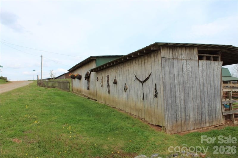 105 Filly Trl, Love Valley, NC 28625