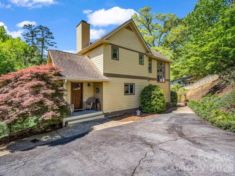 105 Tryon Bay Cir, Lake Lure, NC 28746