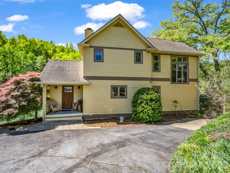 105 Tryon Bay Cir, Lake Lure, NC 28746