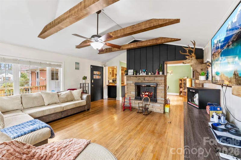 210 Avondale Dr, Lexington, NC 27295