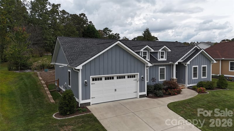 138 Olde Oak Way, Hendersonville, NC 28792