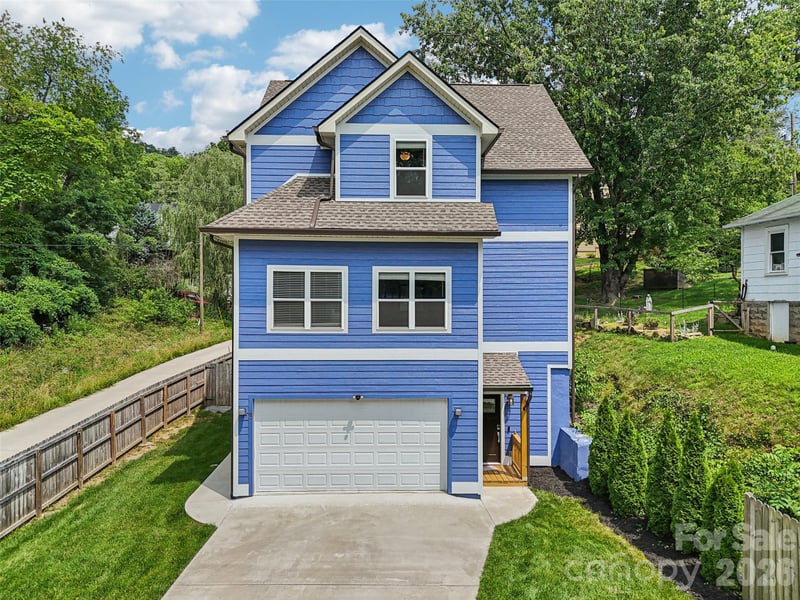 8 Apple Ln, Asheville, NC 28804