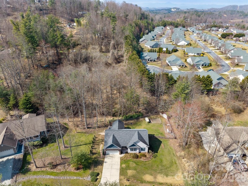 163 Oak Apple Ln, Hendersonville, NC 28792