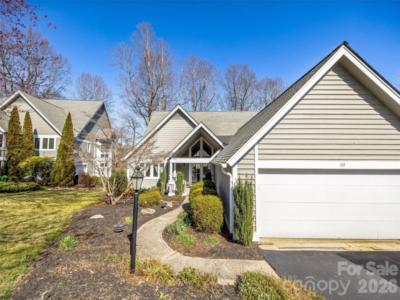 132 Overlook Dr, Flat Rock, NC 28731