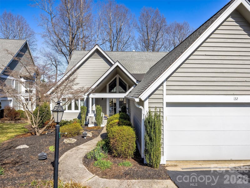 132 Overlook Dr, Flat Rock, NC 28731