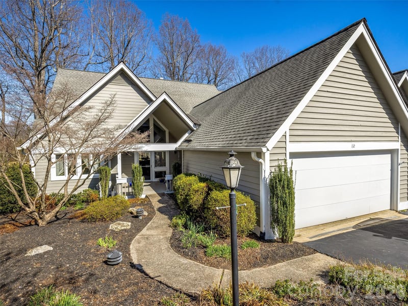 132 Overlook Dr, Flat Rock, NC 28731