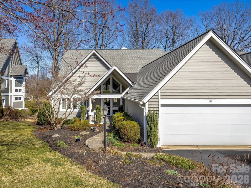 132 Overlook Dr, Flat Rock, NC 28731