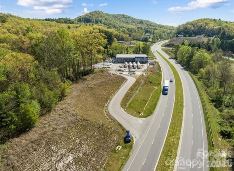 6045 Us 19e Hw, Burnsville, NC 28714