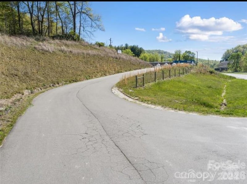 6045 Us 19e Hw, Burnsville, NC 28714
