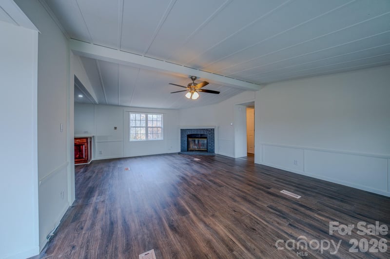 8 Teal Ln, Candler, NC 28715