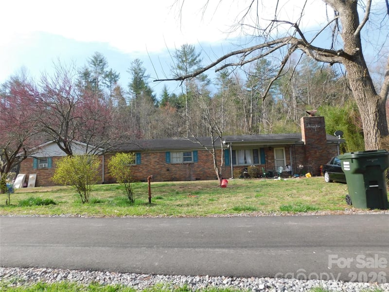 102 Jeff St, Hendersonville, NC 28739