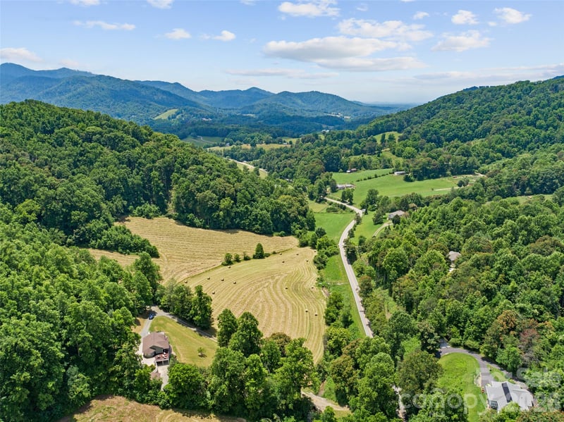 189 Poverty Branch Rd, Barnardsville, NC 28709