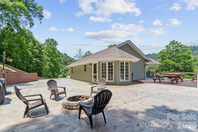 189 Poverty Branch Rd, Barnardsville, NC 28709