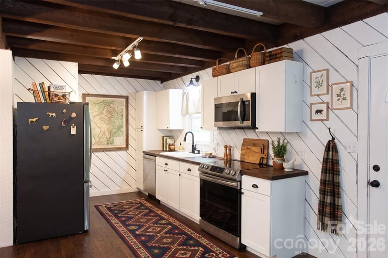 116 Vehorn Rd, Fairview, NC 28730