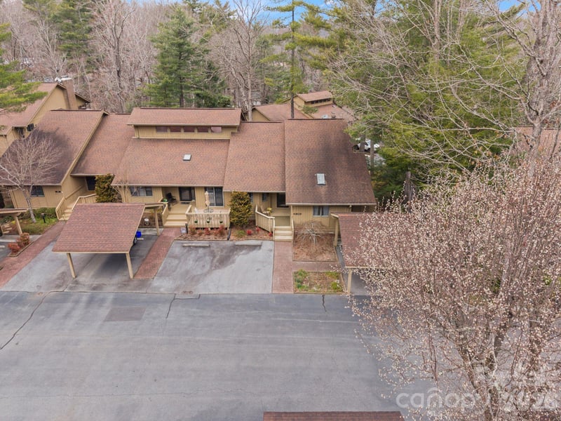 301 Scarlet Oak Ln, Hendersonville, NC 28791
