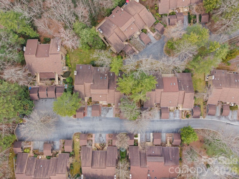 301 Scarlet Oak Ln, Hendersonville, NC 28791