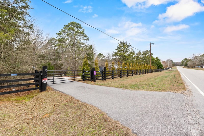 6312 Richburg Rd, Great Falls, SC 29055