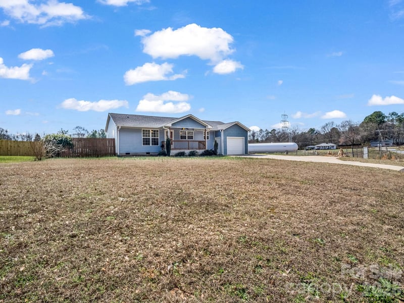 655 Oconee St, Chesnee, SC 29323