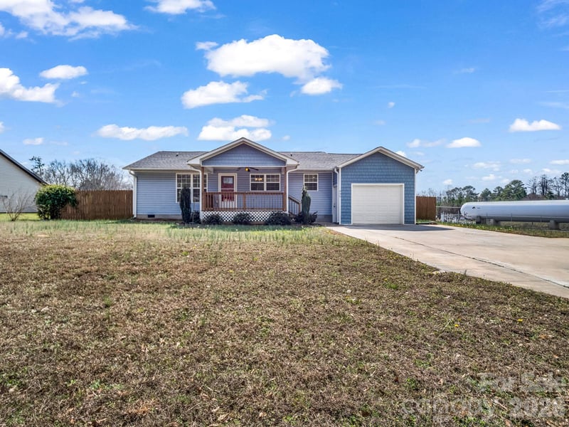 655 Oconee St, Chesnee, SC 29323