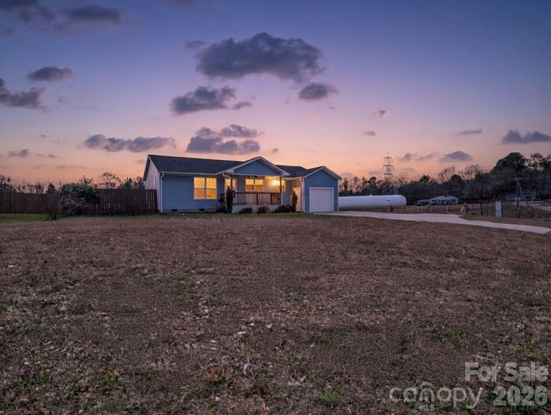655 Oconee St, Chesnee, SC 29323