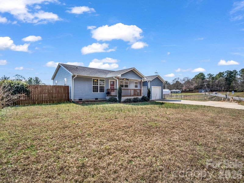 655 Oconee St, Chesnee, SC 29323