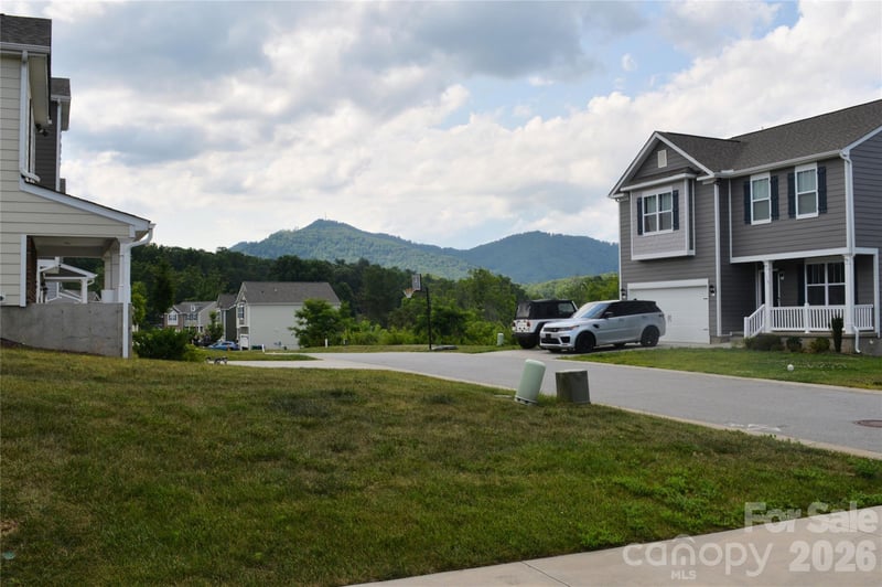 183 Marathon Ln, Candler, NC 28715