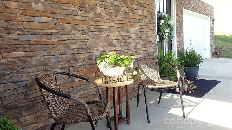 183 Marathon Ln, Candler, NC 28715