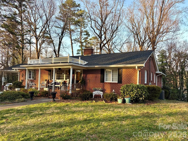 920 Paramount Cir, Gastonia, NC 28052