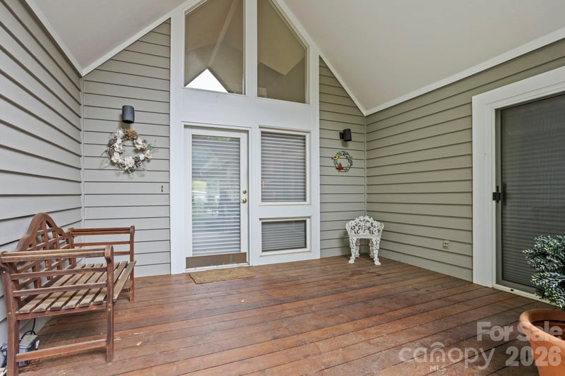 104 Overlook Dr, Flat Rock, NC 28731