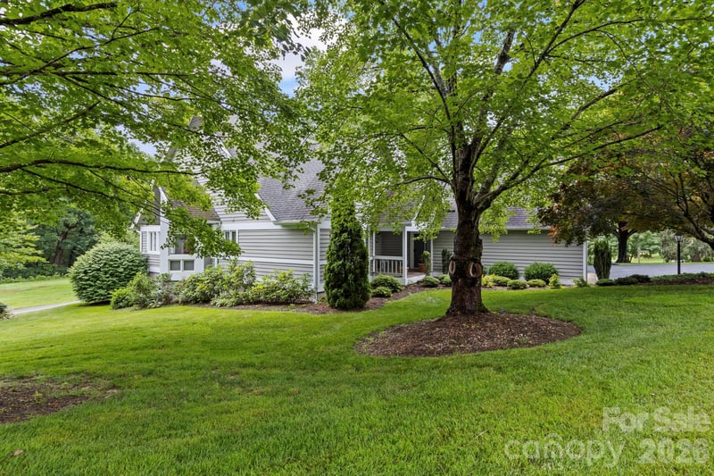 104 Overlook Dr, Flat Rock, NC 28731