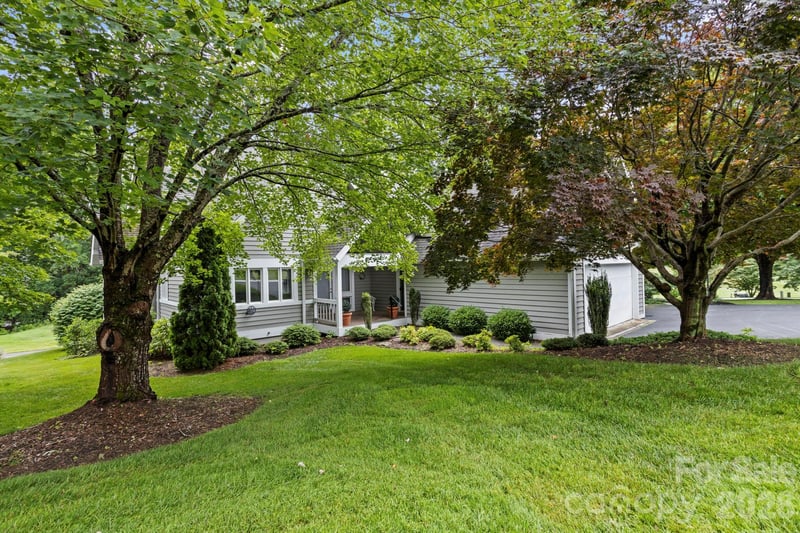 104 Overlook Dr, Flat Rock, NC 28731