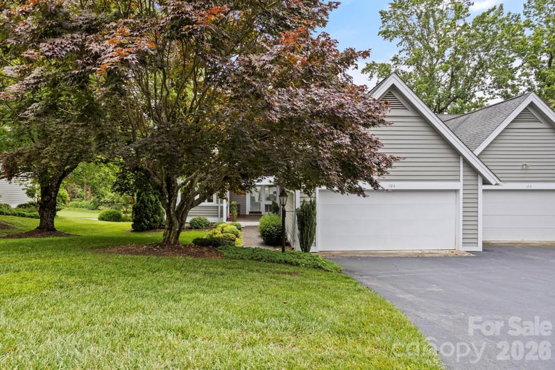 104 Overlook Dr, Flat Rock, NC 28731