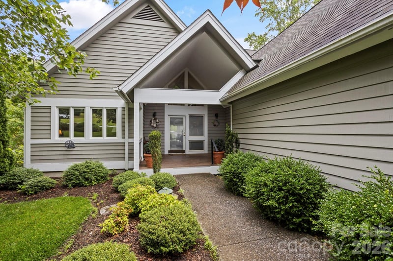 104 Overlook Dr, Flat Rock, NC 28731