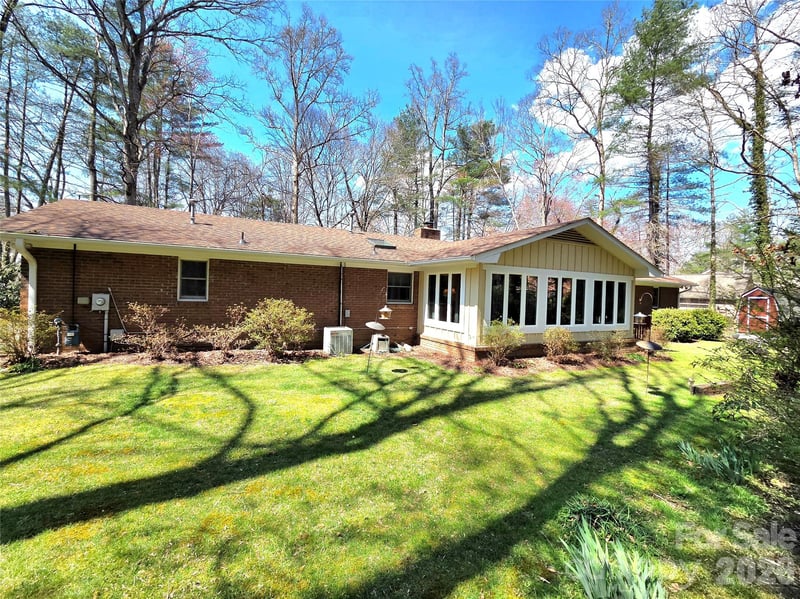 106 Laurel Ln, Etowah, NC 28729