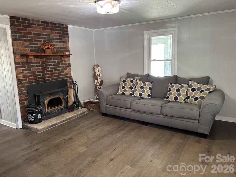 262 Blackberry Ln, Bakersville, NC 28705