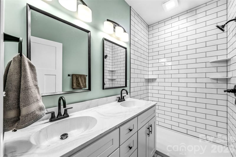 807 Whitted St, Hendersonville, NC 28791