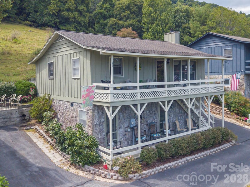 21 Flint Ln, Maggie Valley, NC 28751