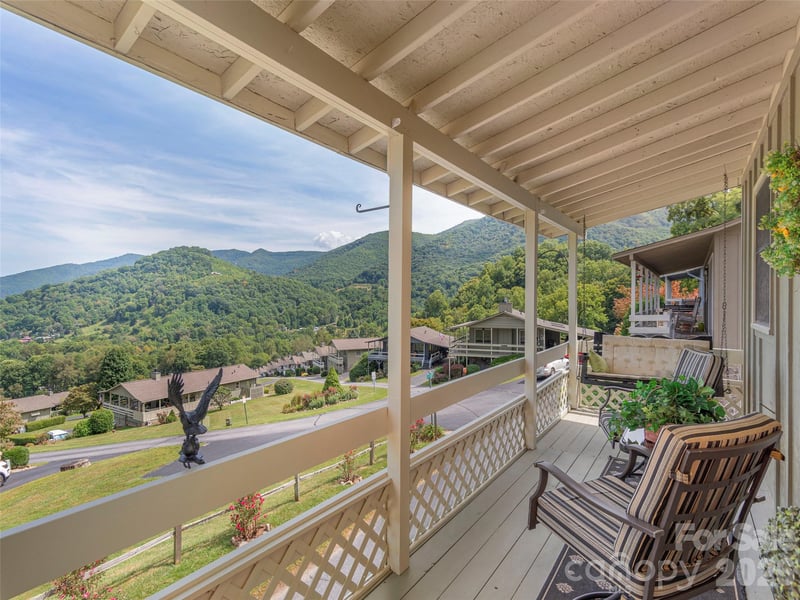 21 Flint Ln, Maggie Valley, NC 28751