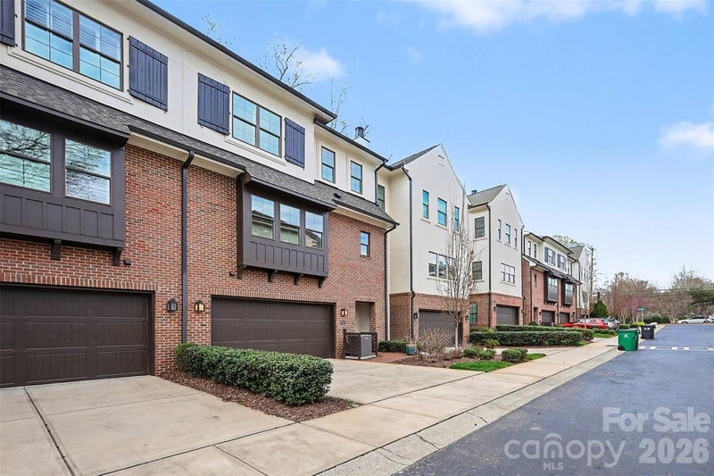 3030 Fairview Villa Ct, Charlotte, NC 28209