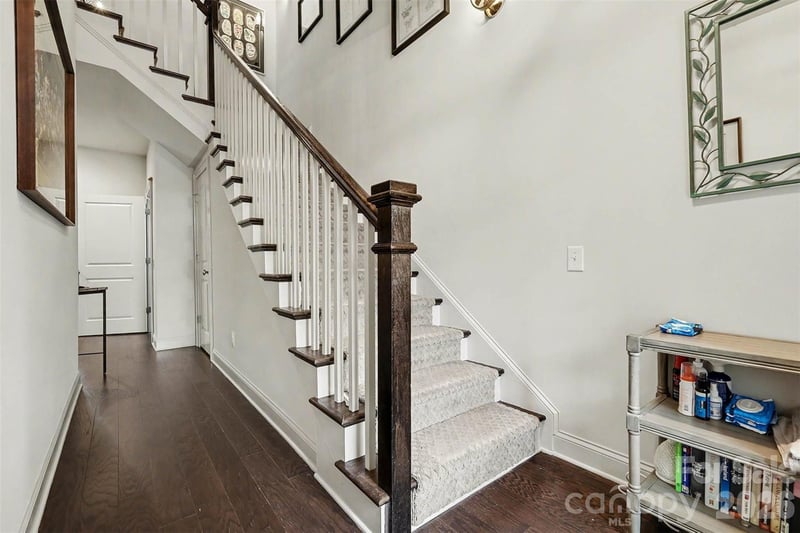 3030 Fairview Villa Ct, Charlotte, NC 28209