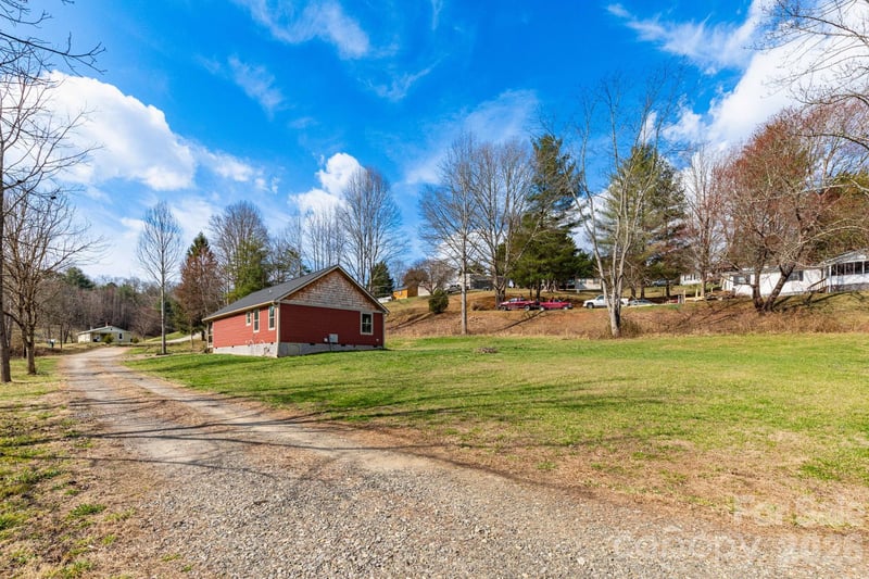 7 Ruff Rd, Leicester, NC 28748