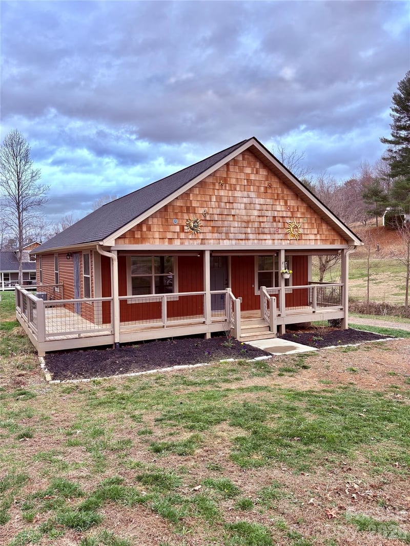 7 Ruff Rd, Leicester, NC 28748