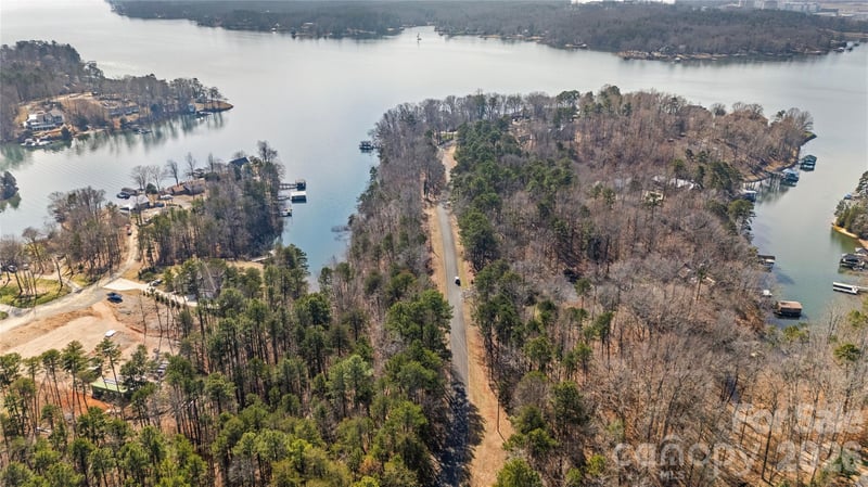 16715 Harbor View Rd, Charlotte, NC 28278
