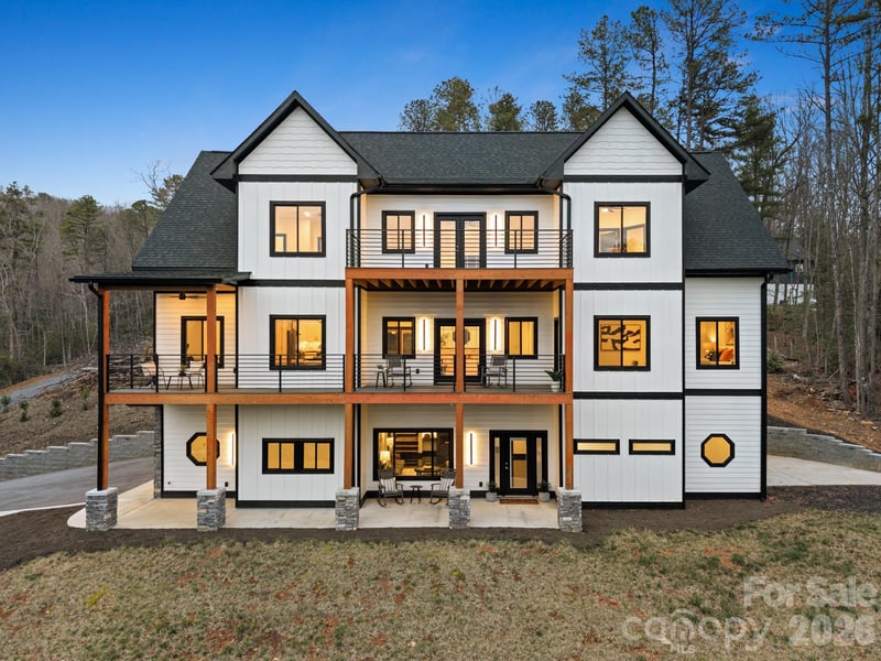 74 Jeranna Rd, Mills River, NC 28759