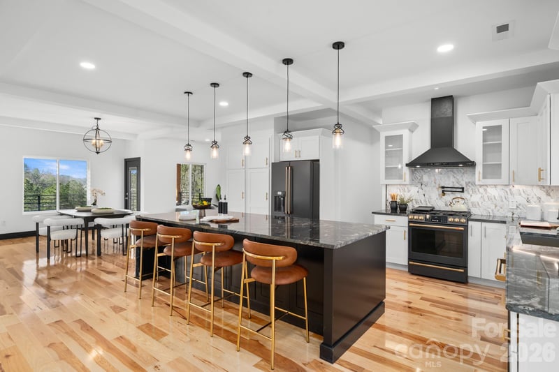 74 Jeranna Rd, Mills River, NC 28759